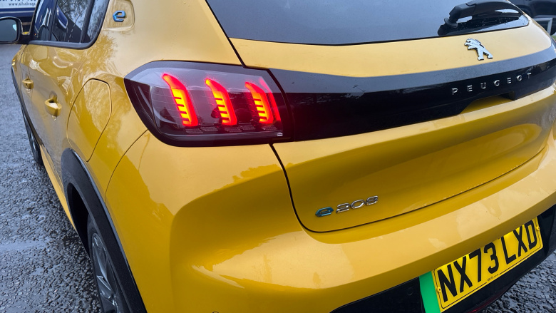 Peugeot 208 100kW Allure Premium + 50kWh 5dr Auto Electric Hatchback